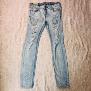 Women's light wash ripped jeans